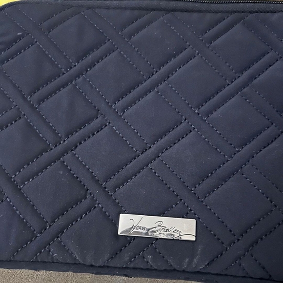 Chic Vera Bradley navy blue quilted cosmetic bag - Picture 2 of 6